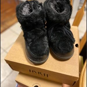 Ikkii (now known as Inuikii) real fur/shearling boots size 7 fits like size 6